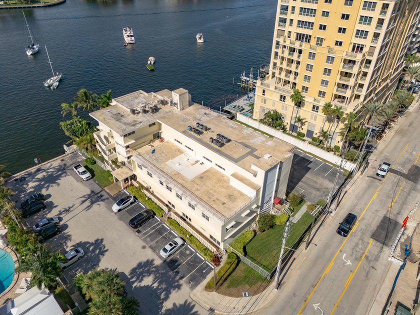 Trophy Development site with 196 of deep Intracoastal Waterway - photo 3