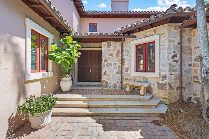 Experience casual sophistication in this exceptional 4-bedroom - photo 4