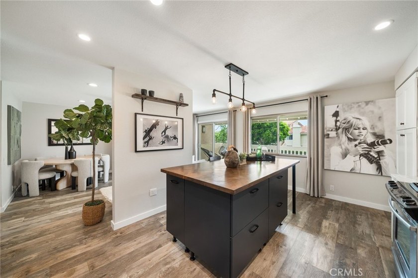 Welcome home to a one-of-a-kind custom floor plan in one of Pier - photo 8