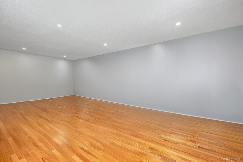 Ground level deluxe 1-bedroom, 1-bath co-op located in a - photo 3