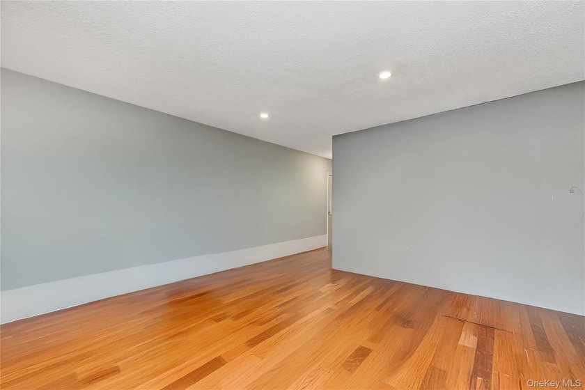 Ground level deluxe 1-bedroom, 1-bath co-op located in a - photo 8