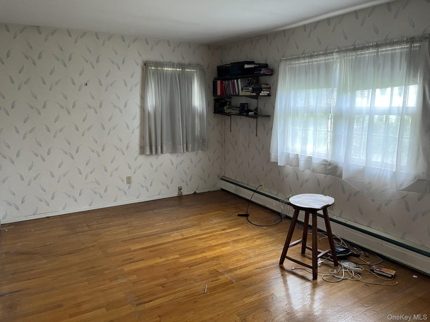 Short sale, needs all, cash sale. Large colonial at the end of a - photo 11