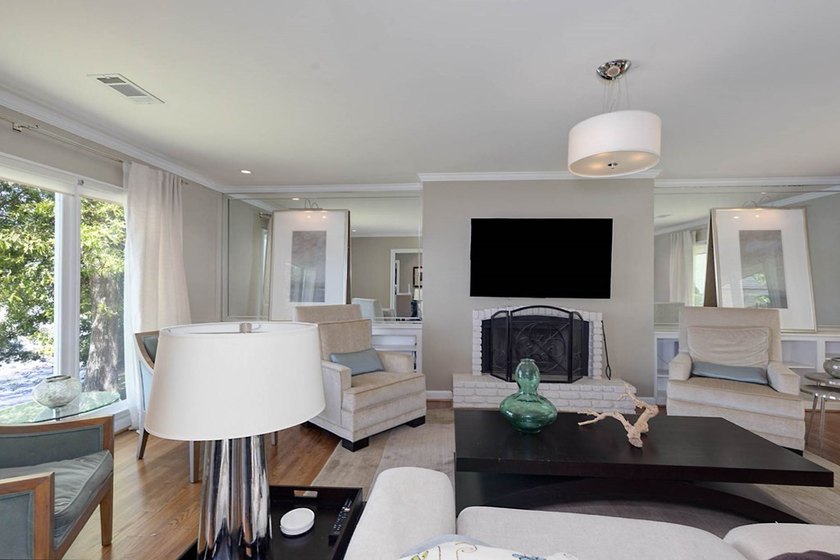 Located in Green Island Hills, this exceptional property offers - photo 18