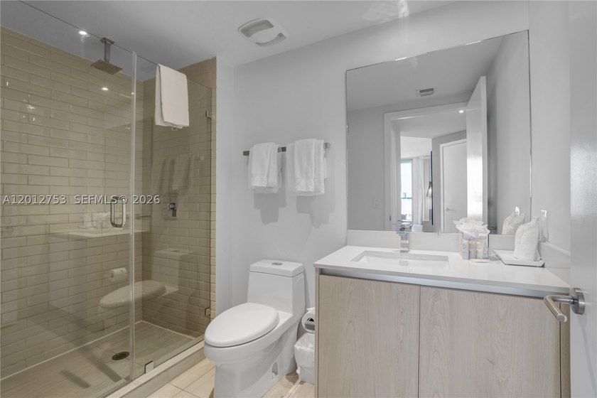 Beach-inspired, high-rise turnkey residence offering a new - photo 21
