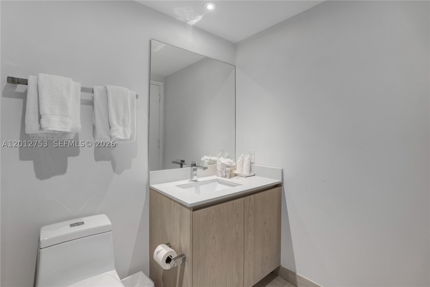 Beach-inspired, high-rise turnkey residence offering a new - photo 22