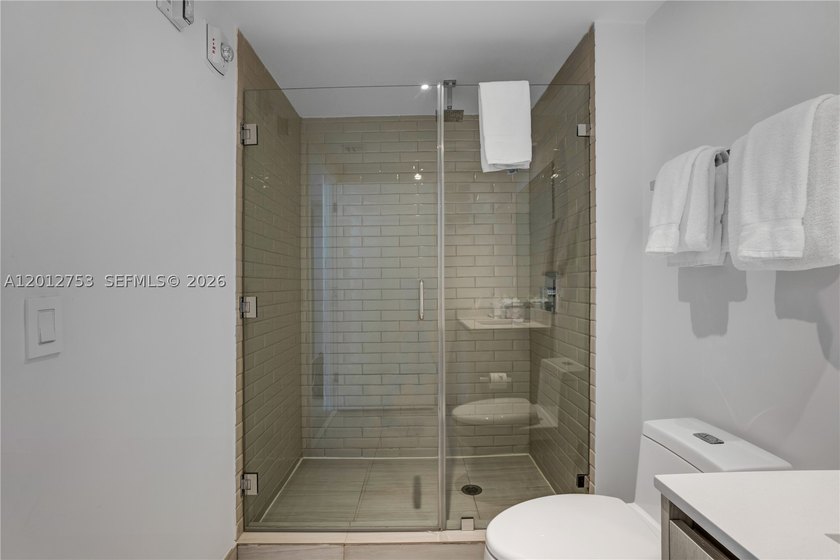 Beach-inspired, high-rise turnkey residence offering a new - photo 23