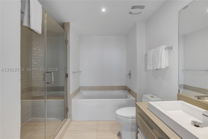 Beach-inspired, high-rise turnkey residence offering a new - photo 24