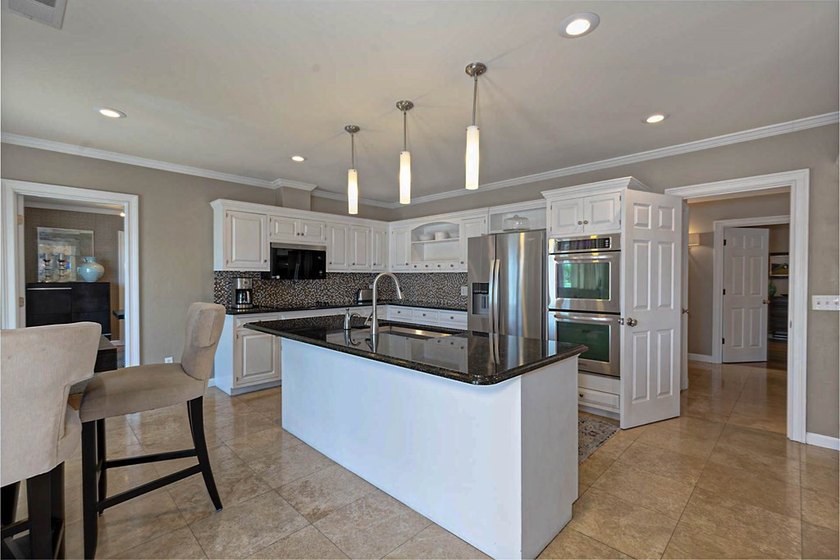 Located in Green Island Hills, this exceptional property offers - photo 25