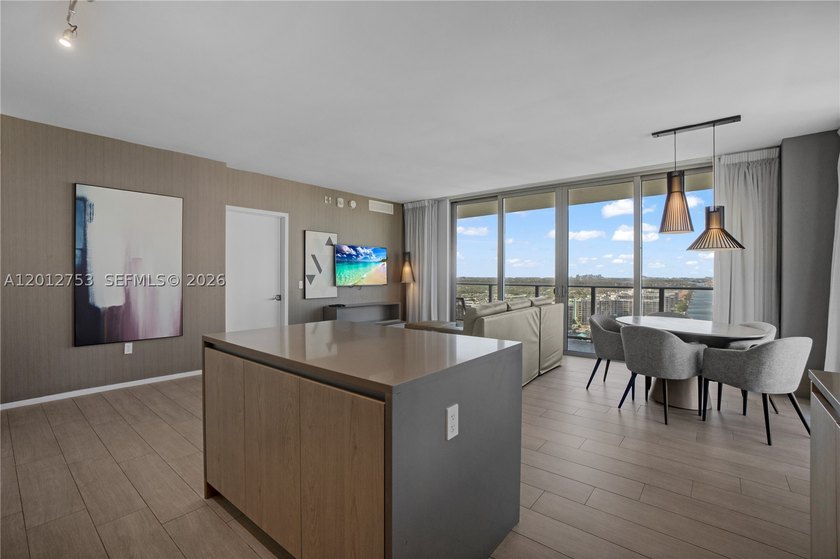 Beach-inspired, high-rise turnkey residence offering a new - photo 25