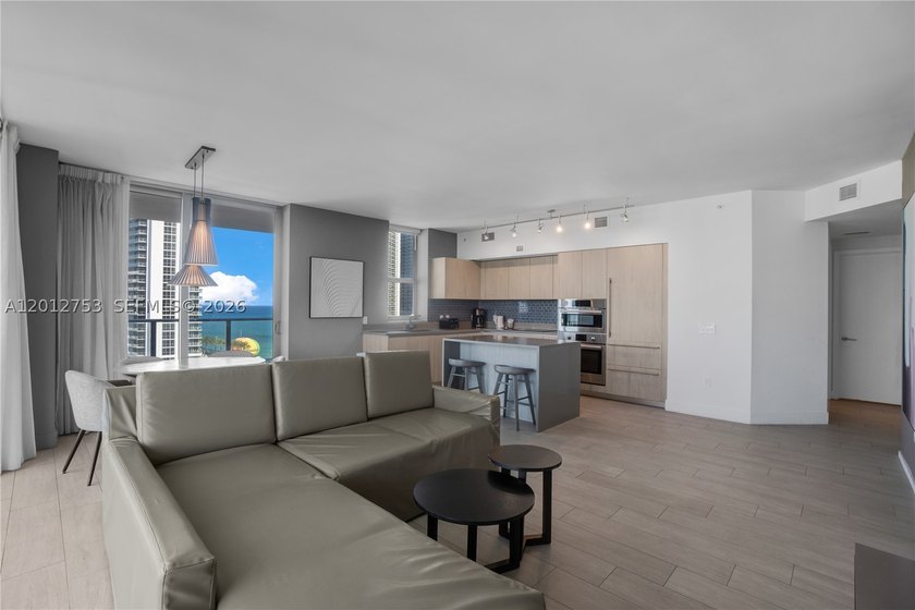 Beach-inspired, high-rise turnkey residence offering a new - photo 26