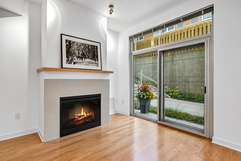 Welcome home to this beautifully updated 1-bedroom, 1-bath - photo 2
