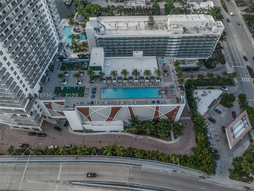 Beach-inspired, high-rise turnkey residence offering a new - photo 38