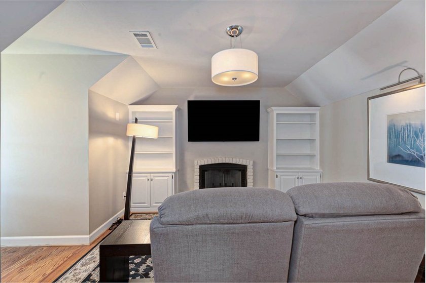 Located in Green Island Hills, this exceptional property offers - photo 40