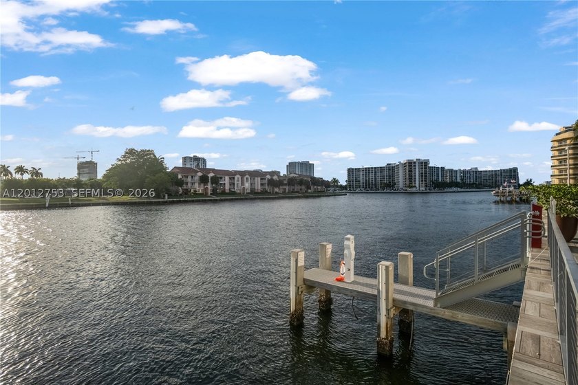 Beach-inspired, high-rise turnkey residence offering a new - photo 44