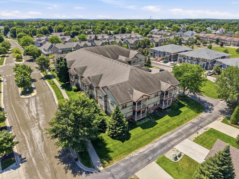 Welcome home to effortless living at King's Mountain - photo 3