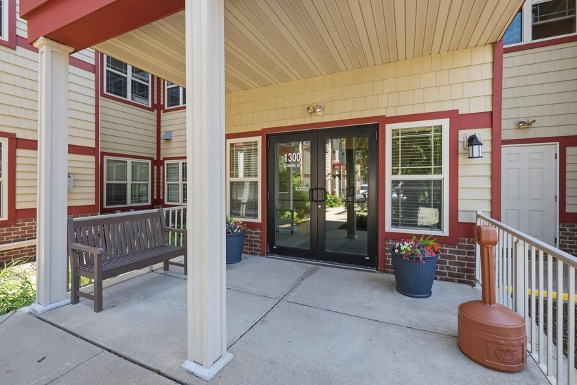 Welcome home to effortless living at King's Mountain - photo 5