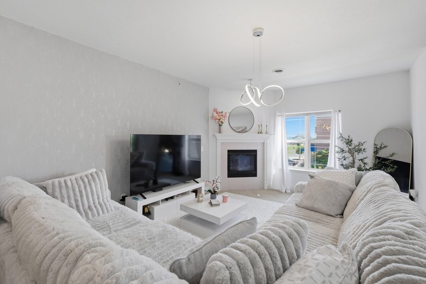 Welcome home to effortless living at King's Mountain - photo 9