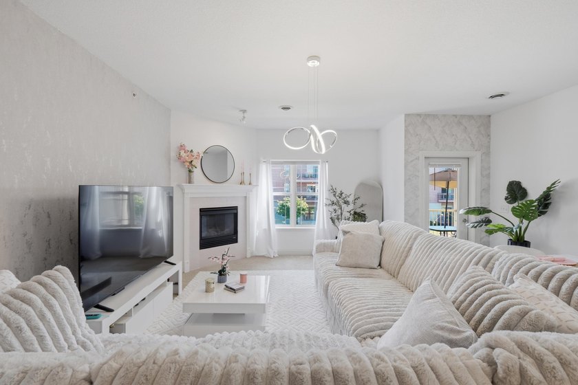 Welcome home to effortless living at King's Mountain - photo 10