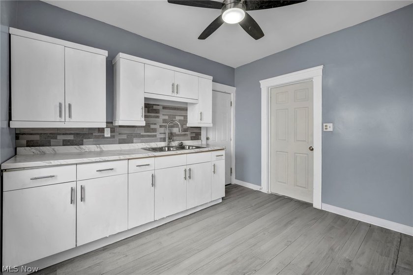 Welcome to this solid income-producing duplex in Cleveland - photo 12