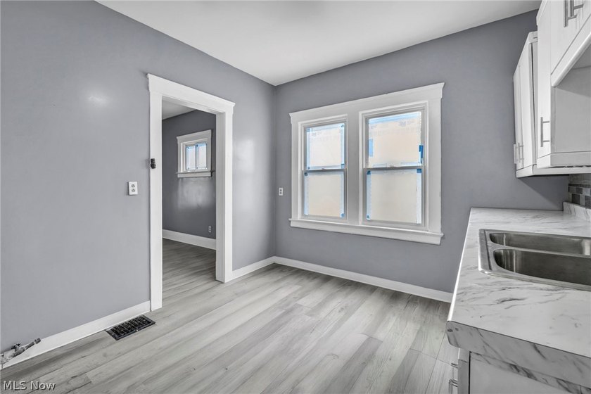 Welcome to this solid income-producing duplex in Cleveland - photo 14