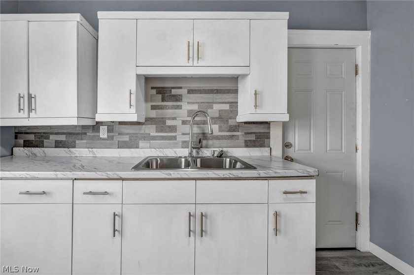 Welcome to this solid income-producing duplex in Cleveland - photo 16