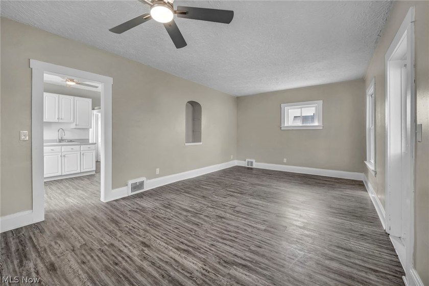 Welcome to this solid income-producing duplex in Cleveland - photo 27