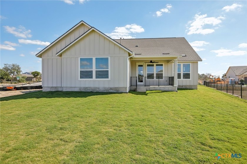 Monroe plan with upgraded kitchen, quartz countertops, upgraded - photo 31