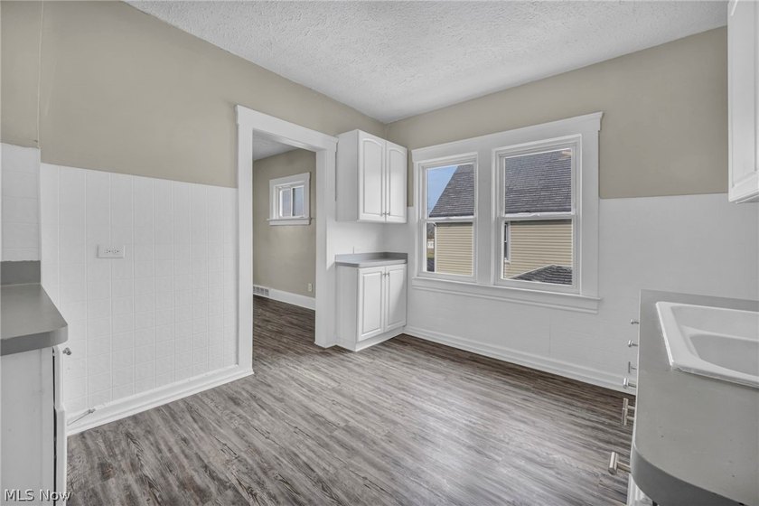 Welcome to this solid income-producing duplex in Cleveland - photo 32