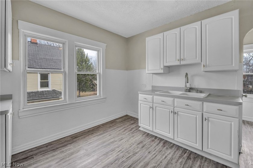 Welcome to this solid income-producing duplex in Cleveland - photo 33