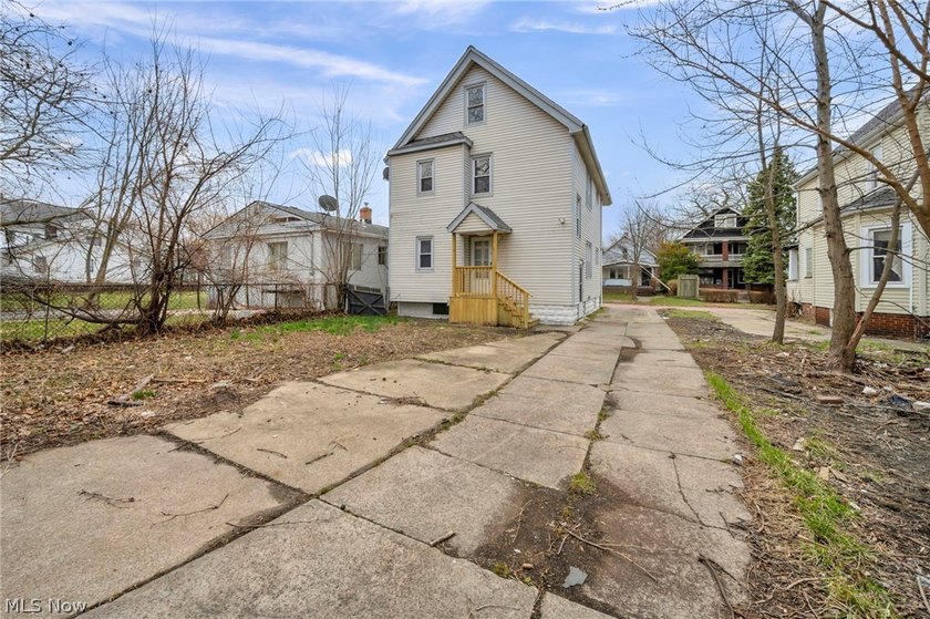 Welcome to this solid income-producing duplex in Cleveland - photo 49