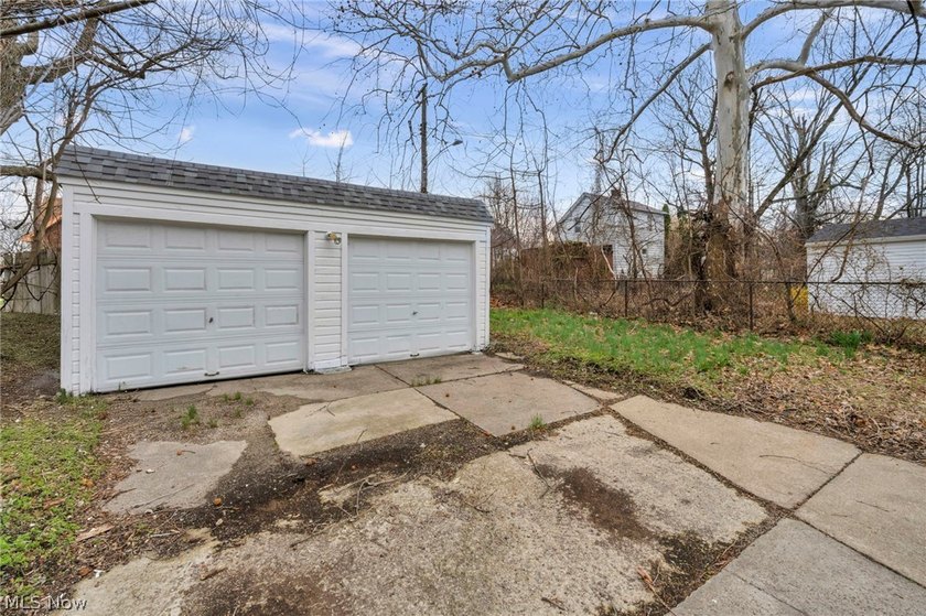 Welcome to this solid income-producing duplex in Cleveland - photo 50