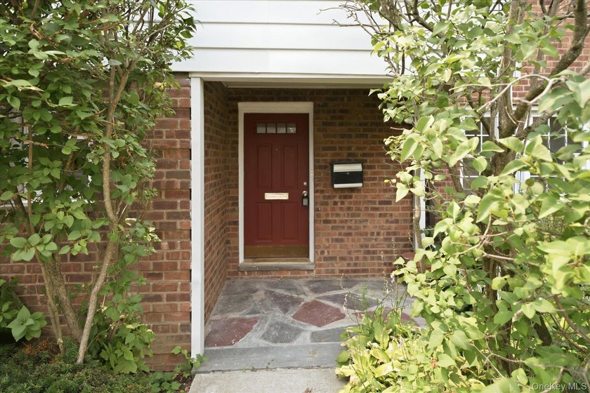 Discover this beautifully updated 2 bedroom, 1 full bath home - photo 4