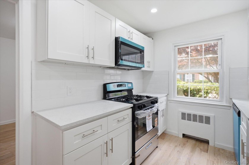 Discover this beautifully updated 2 bedroom, 1 full bath home - photo 10