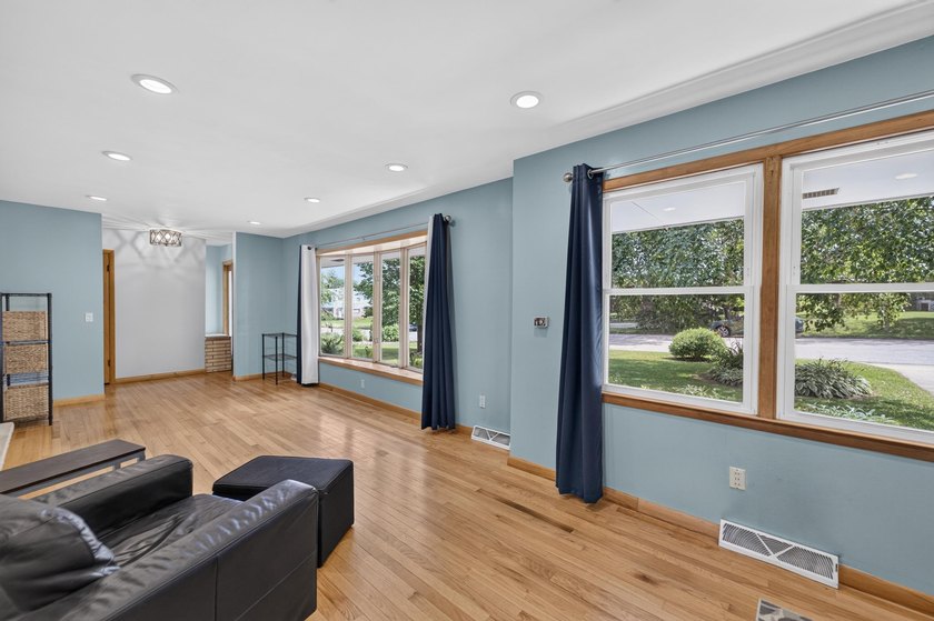 Welcome home to this charming 3-bedroom ranch in the heart of - photo 5