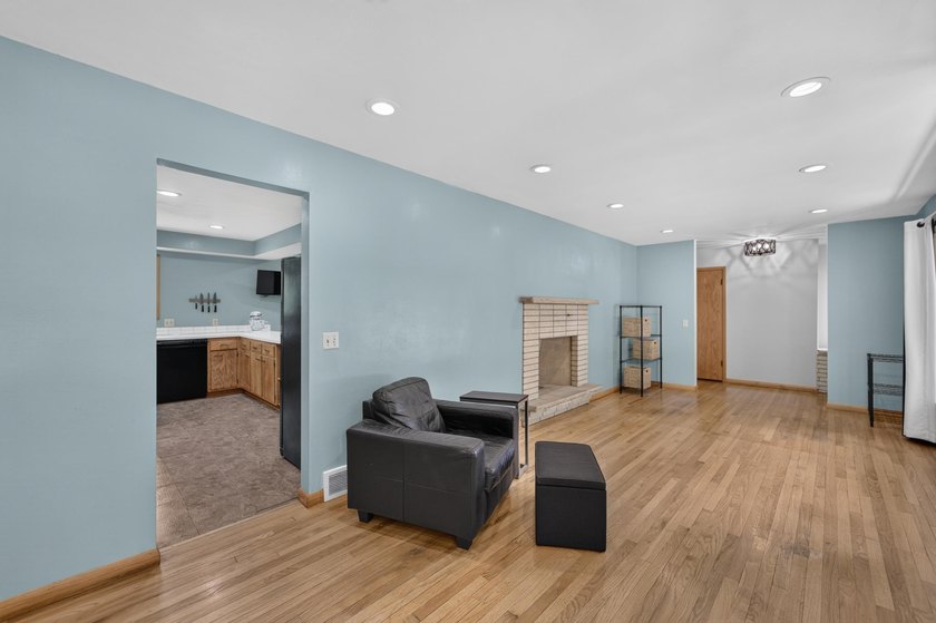 Welcome home to this charming 3-bedroom ranch in the heart of - photo 6