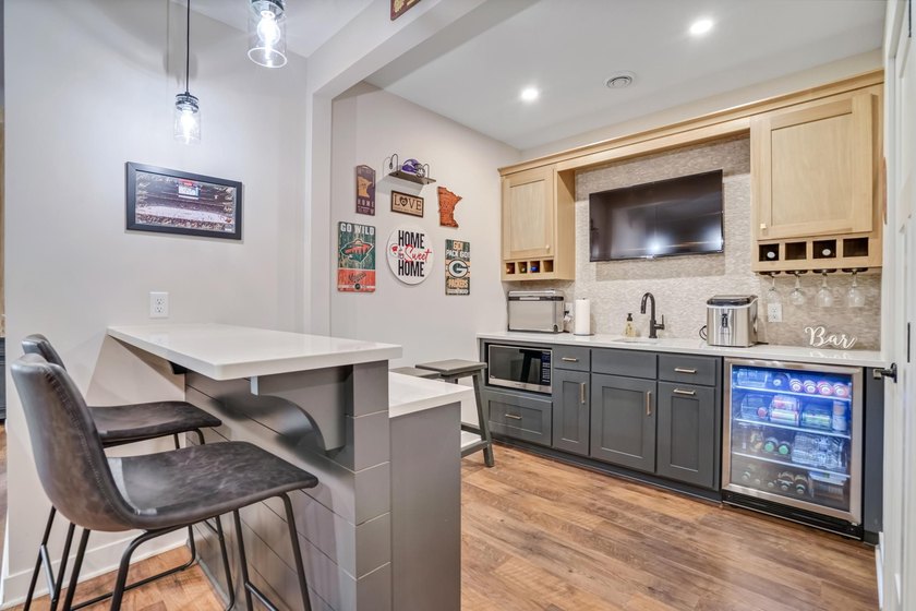 Welcome to this beautifully maintained, move-in ready - photo 11