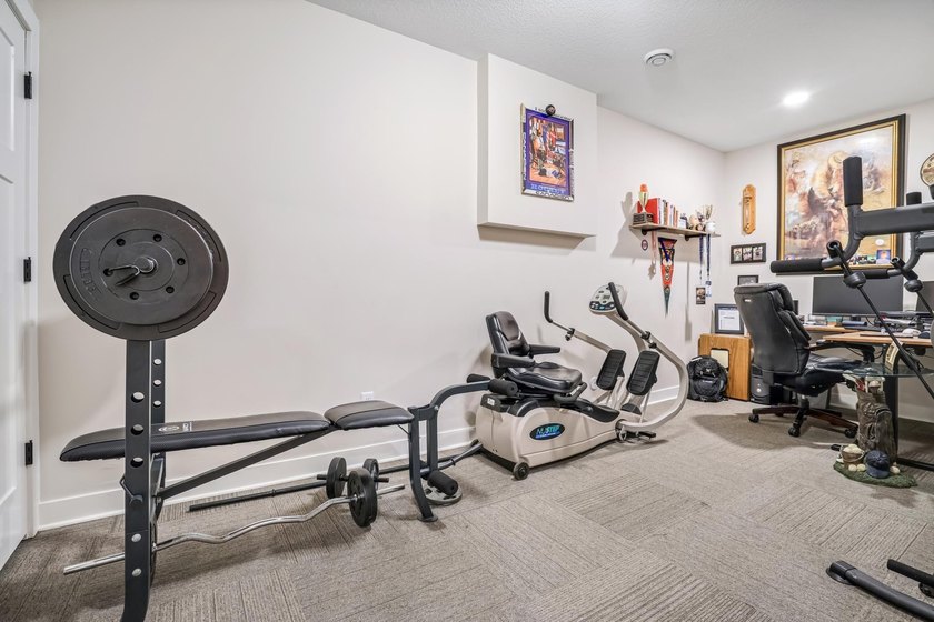 Welcome to this beautifully maintained, move-in ready - photo 13