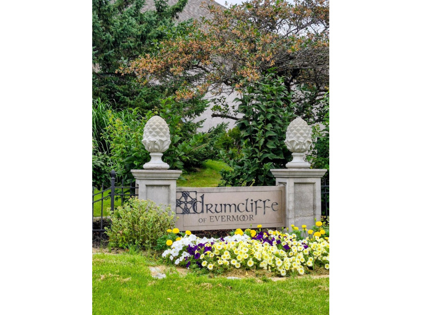 Welcome to this beautifully maintained, move-in ready - photo 27