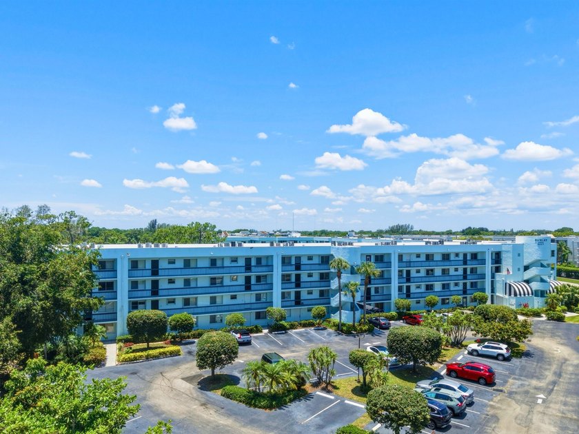 Great 1.444 sf unit on first floor 2/2 plus a bonus room that - photo 33