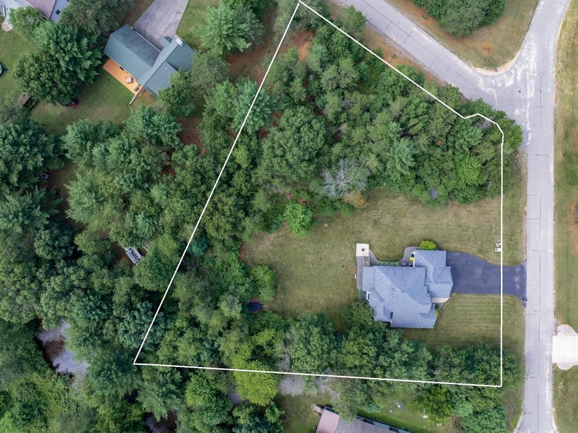 Well maintained, one-owner home offering nearly 2,500 sq. ft. of - photo 4