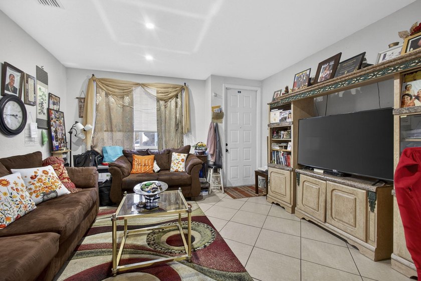Beautiful 2-story townhome in gated community with resort style - photo 5