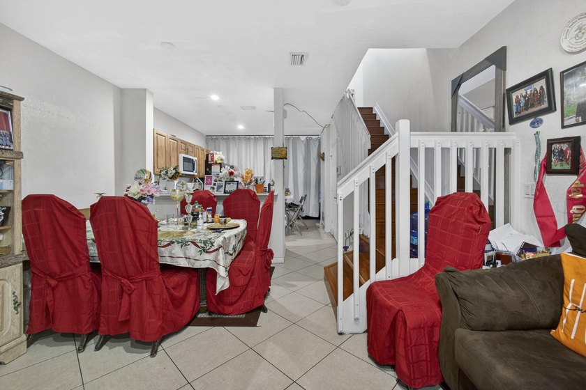 Beautiful 2-story townhome in gated community with resort style - photo 7