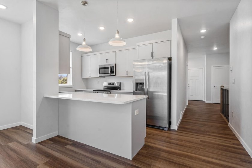 Gorgeous new-build 2BR/2BA zero-entry ranch condominium near - photo 9