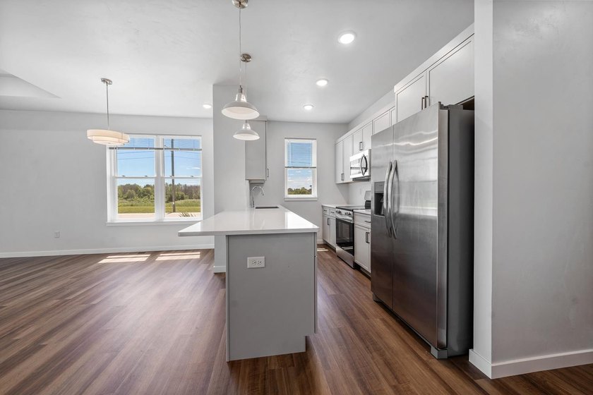Gorgeous new-build 2BR/2BA zero-entry ranch condominium near - photo 10