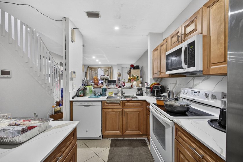 Beautiful 2-story townhome in gated community with resort style - photo 10