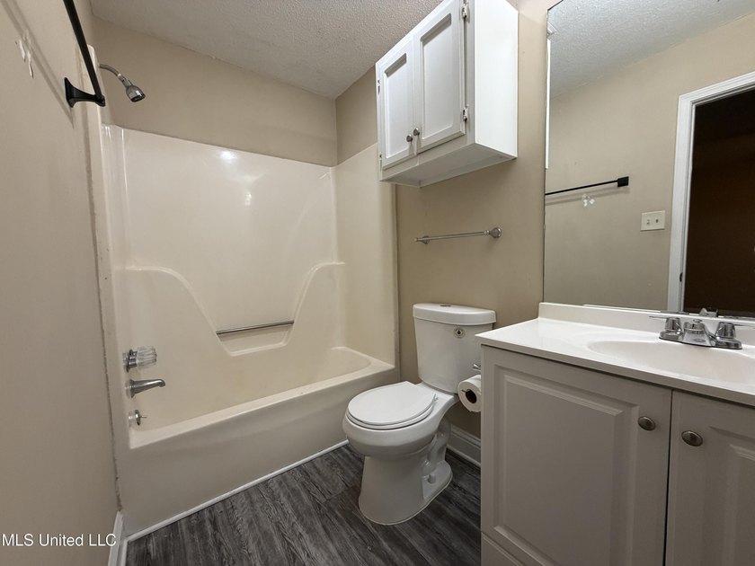 Welcome to this inviting, single-family home nestled in the - photo 18