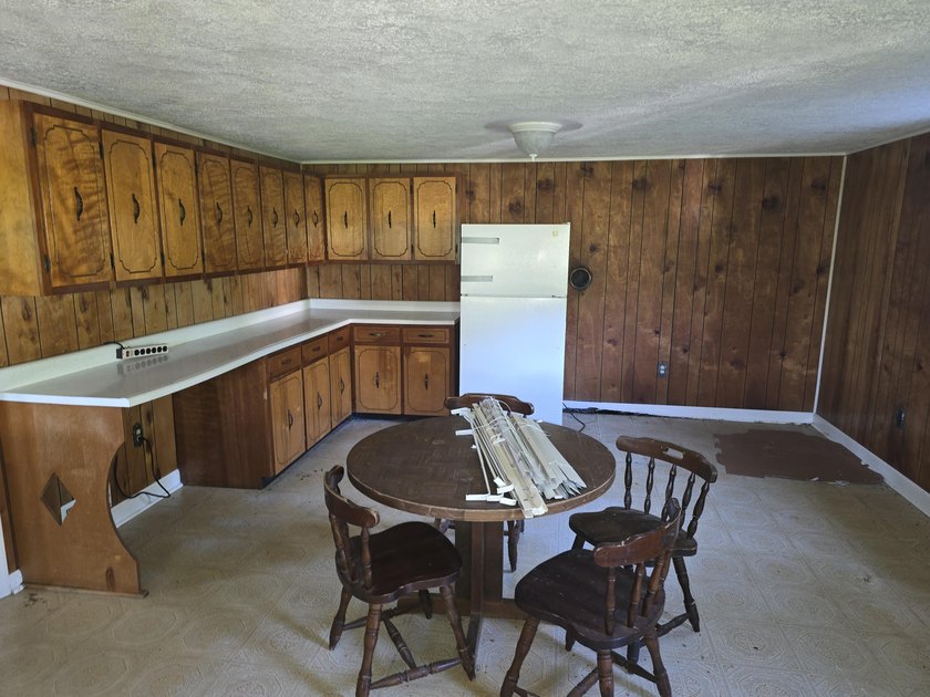 Opportunity awaits with this 3-bedroom, 1-bath ranch-style home - photo 3