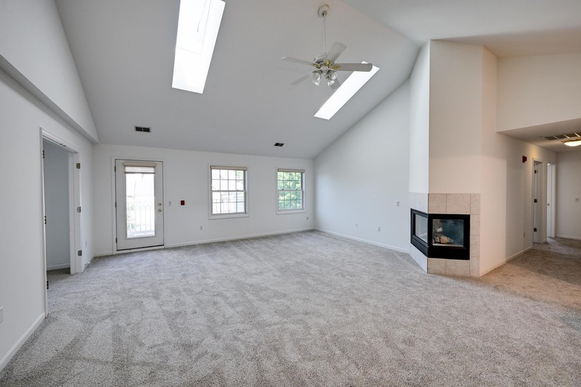 Sophisticated design and effortless living come together in this - photo 8