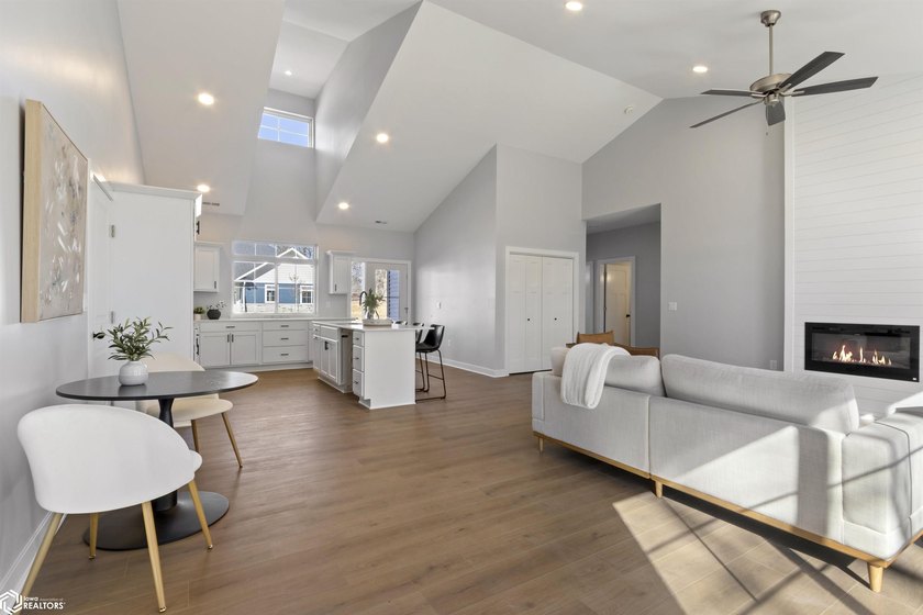 Welcome to Your Dream Home! Discover effortless luxury in this - photo 9