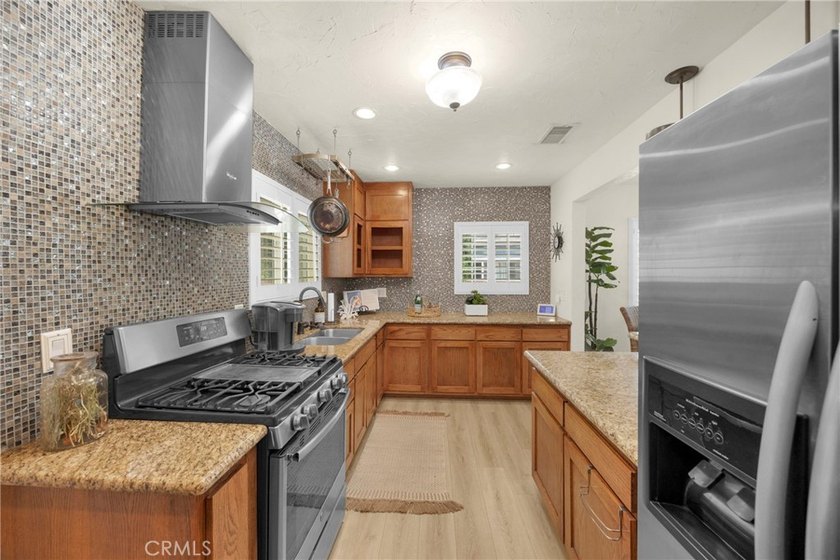 Welcome home to this charming 3-bedroom, 2-bath Artcraft Manor - photo 22